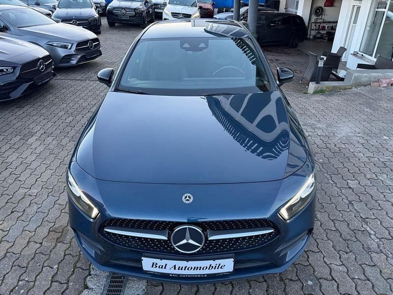 Gebraucht Mercedes A180 AMG line 116 PS (85 kW) 2021 Blau Limousine