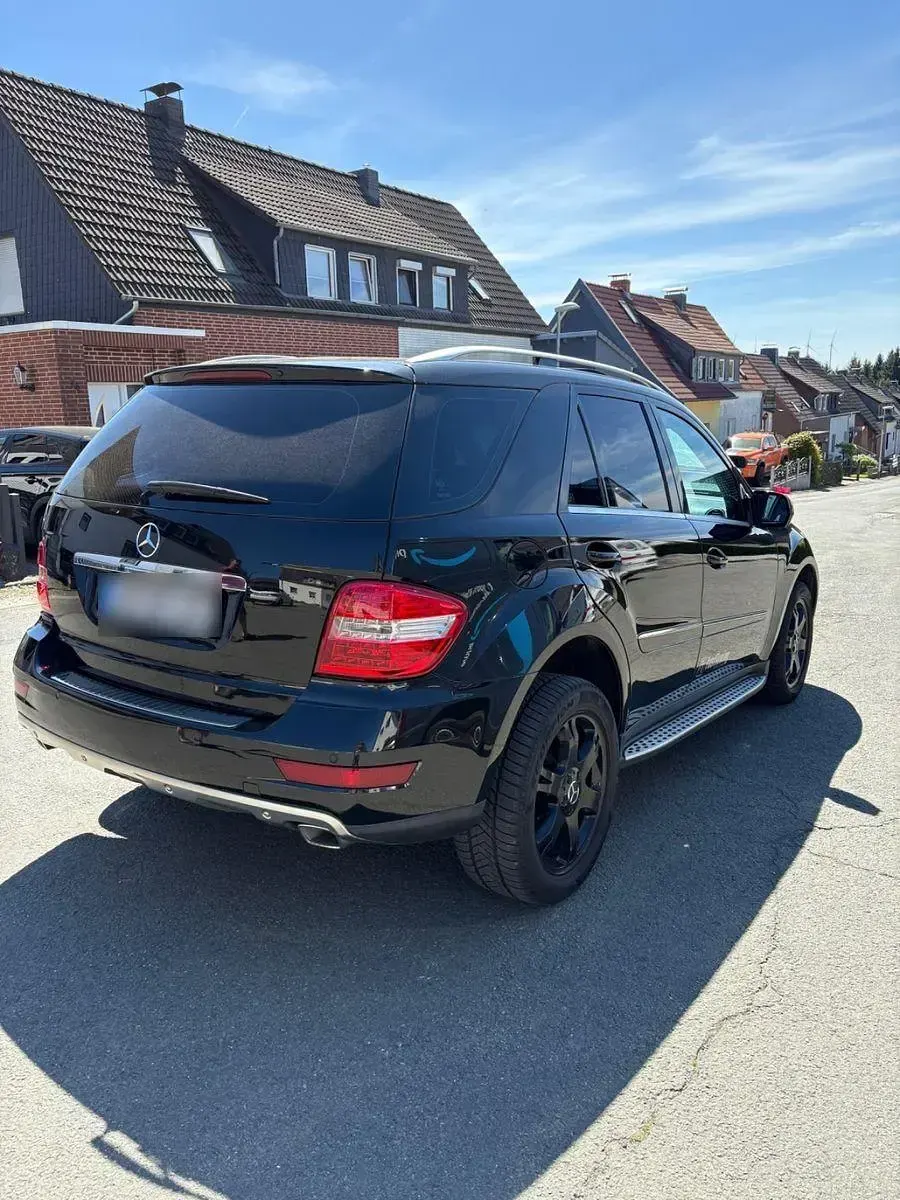 Gebraucht Mercedes ML350 231 PS (169 kW) 2010 Schwarz SUV
