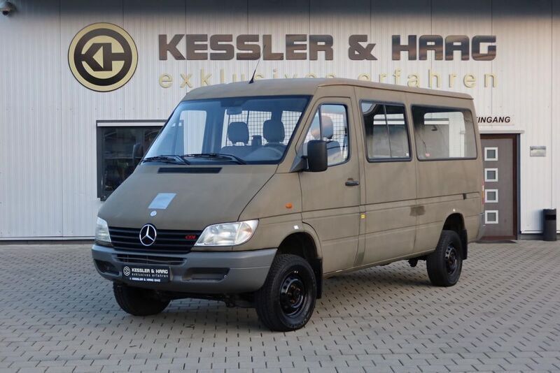 Gelboliv, matt Gebraucht 2001 Mercedes Sprinter Van | 26.999 € - Bild 1/4