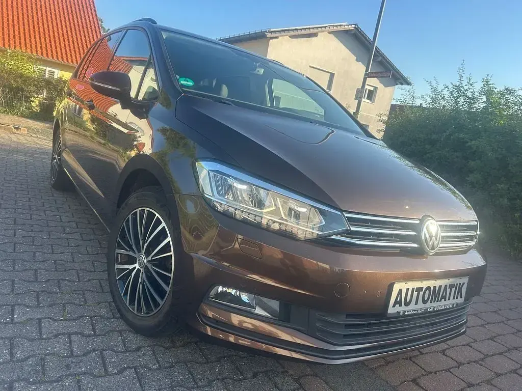 Gebraucht VW Touran Comfortline 150 PS (110 kW) 2015 Braun Van / Kleinbus