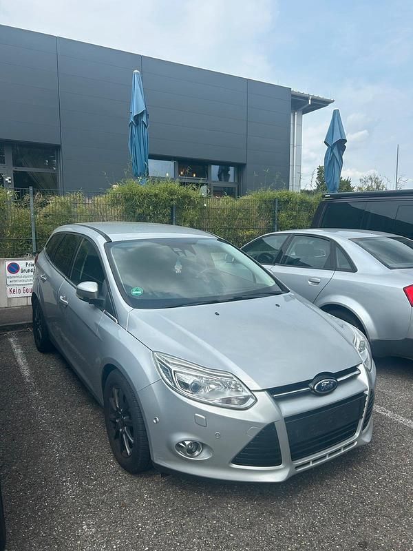 Silber Gebraucht 2013 Ford Focus Titanium Kombi | 3.800 € (Guter Preis) - Bild 1/4