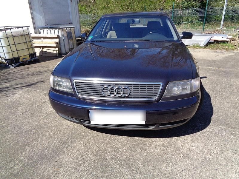 Blau Gebraucht 1996 Audi A8 Limousine | 1.250 € (Guter Preis) - Bild 1/4