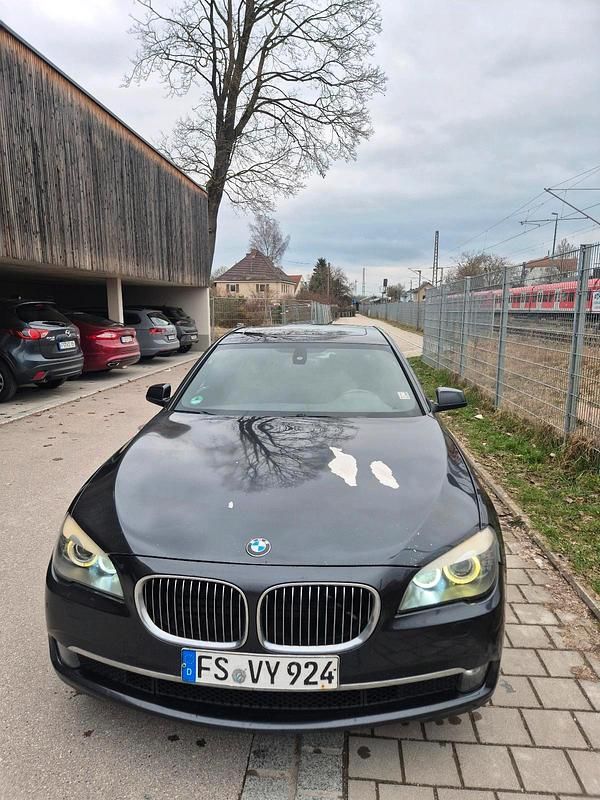 Gebraucht BMW 740L 320 PS (235 kW) 2012 Grau Limousine
