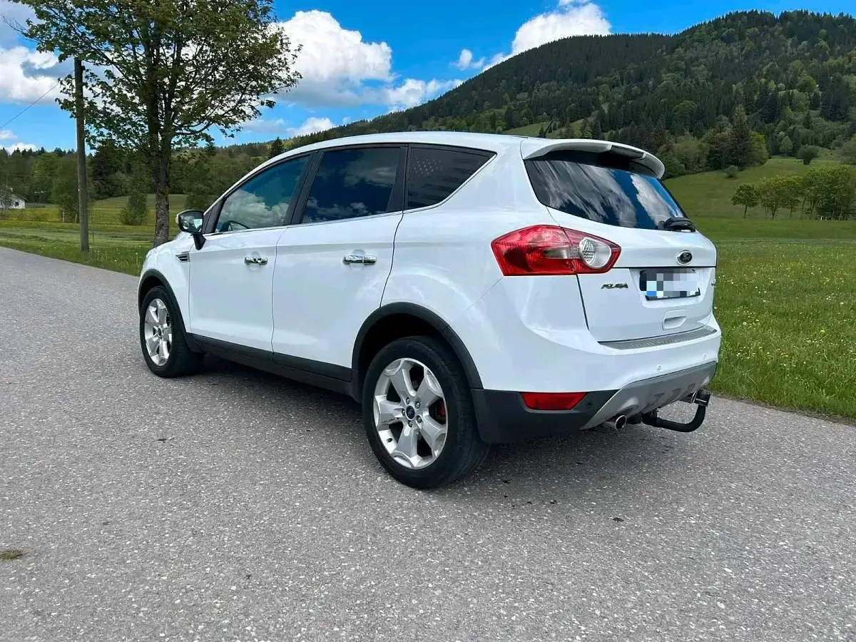 Gebraucht Ford Kuga 163 PS (119 kW) 2012 Weiß SUV