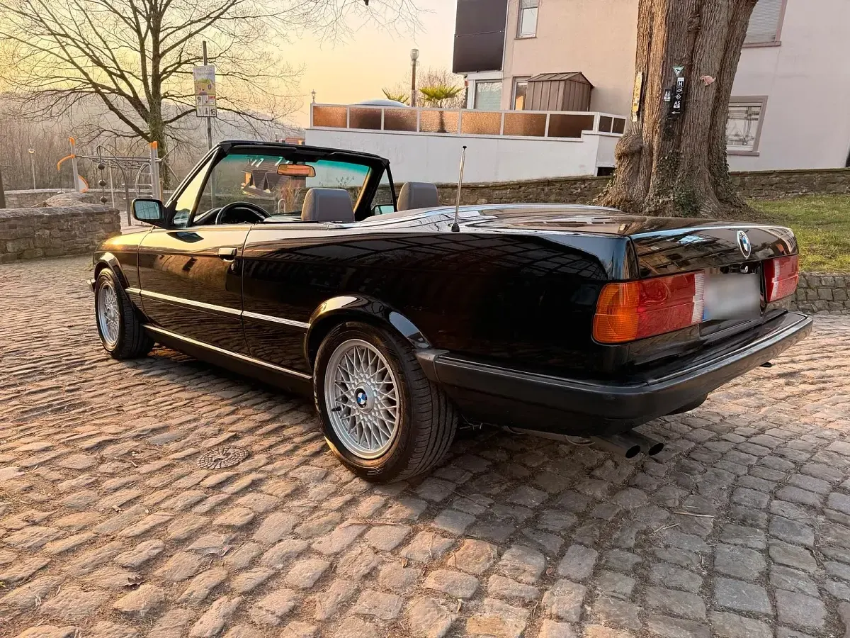 Gebraucht BMW 320 Cabriolet Basis 129 PS (94 kW) 1990 Schwarz Cabrio