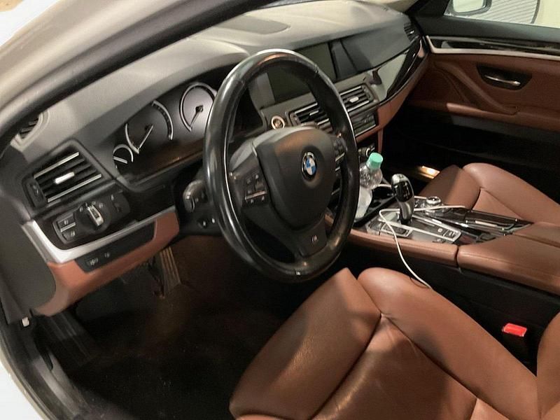 Gebraucht BMW 520 185 PS (136 kW) 2011 Weiß Limousine