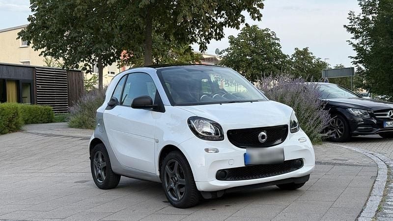 Weiß Gebraucht 2015 Smart ForTwo Coupé Kleinwagen | 7.500 € (Guter Preis) - Bild 1/4