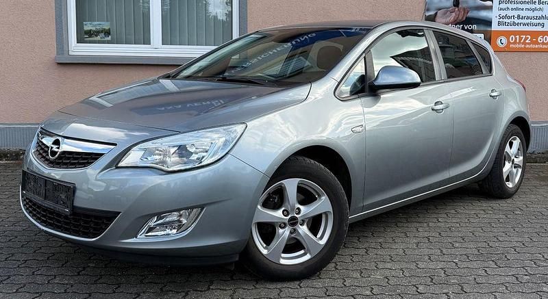 Gebraucht Opel Astra Design Edition 87 PS (63 kW) 2011 Silber Limousine
