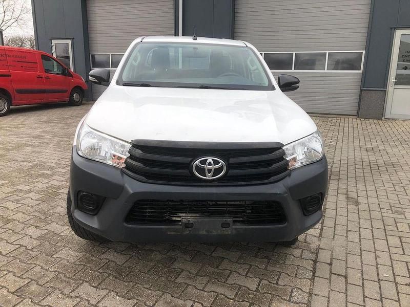 Gebraucht Toyota HiLux 150 PS (110 kW) 2020 Weiß Pickup
