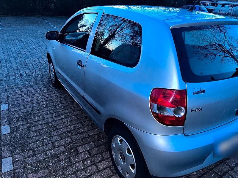 Gebraucht VW Fox 55 PS (40 kW) 2007 Grau Kleinwagen