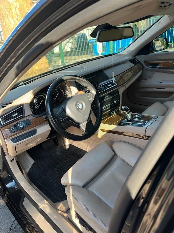Second-hand BMW 730 300 CP (220 kW) 2009 Negru Berlinǎ