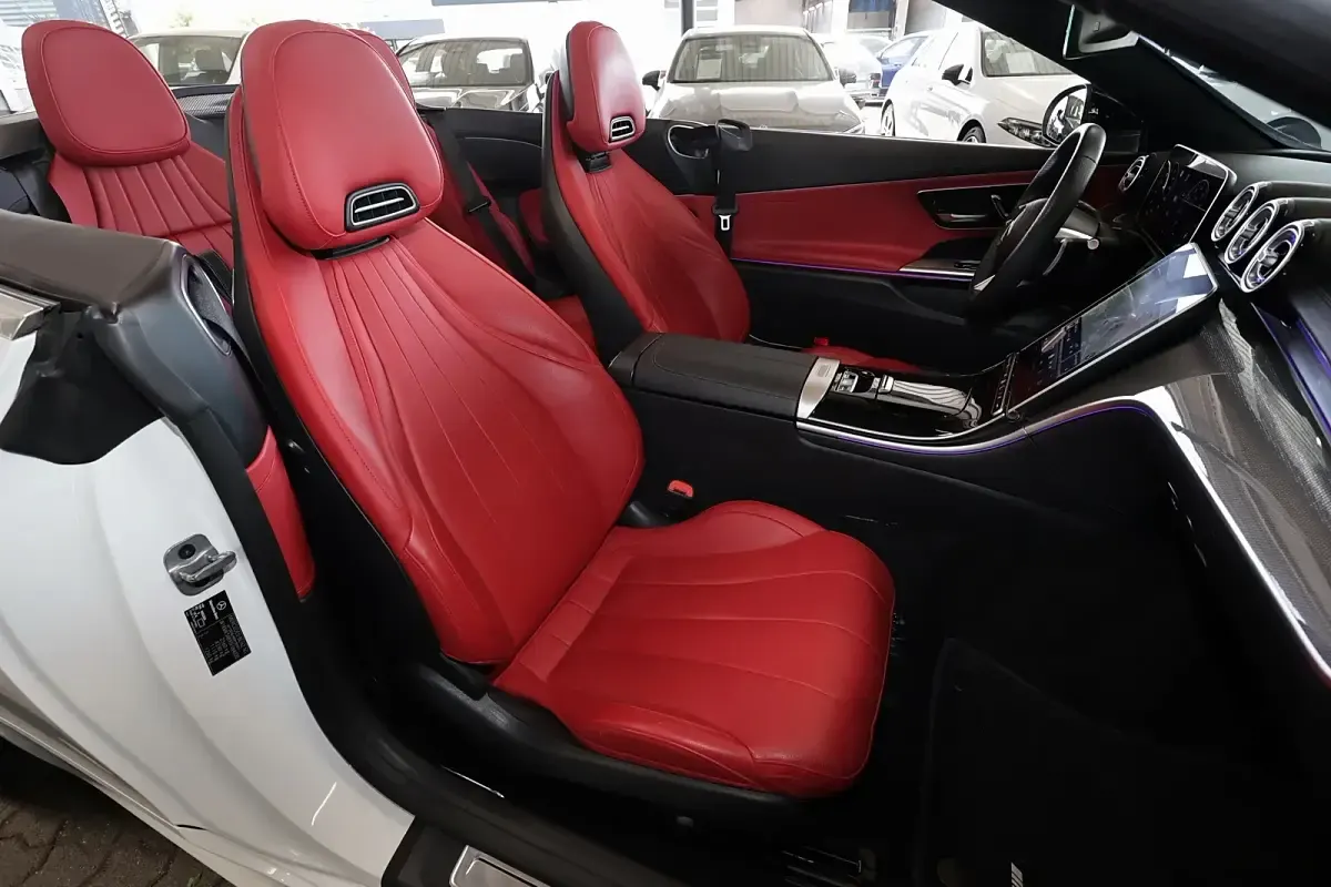 Gebraucht Mercedes CLE200 AMG 204 PS (150 kW) 2025 Unilack polarweiß Cabrio