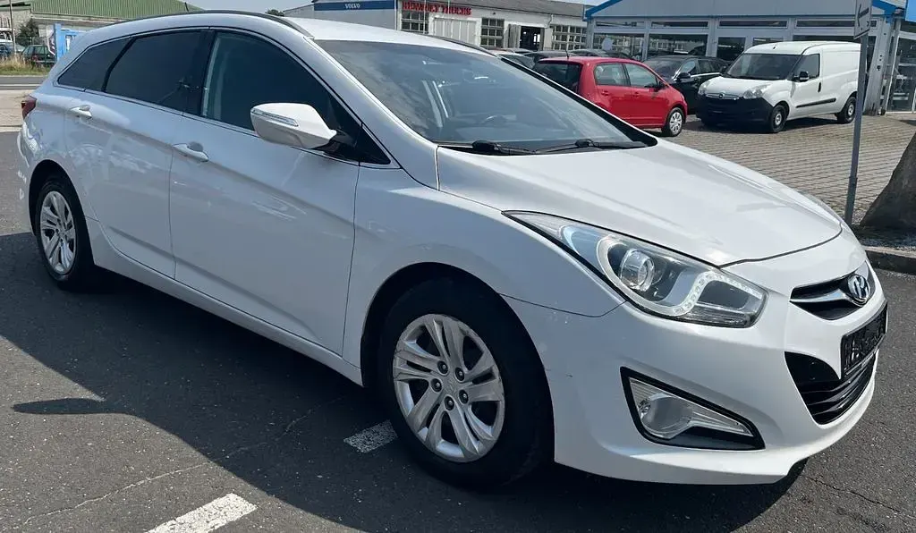 Gebraucht Hyundai i40 Edition 135 PS (99 kW) 2013 Weiß Kombi