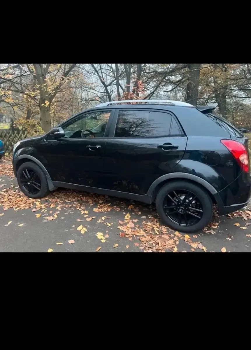 Gebraucht SsangYong Korando 175 PS (128 kW) 2011 Schwarz SUV