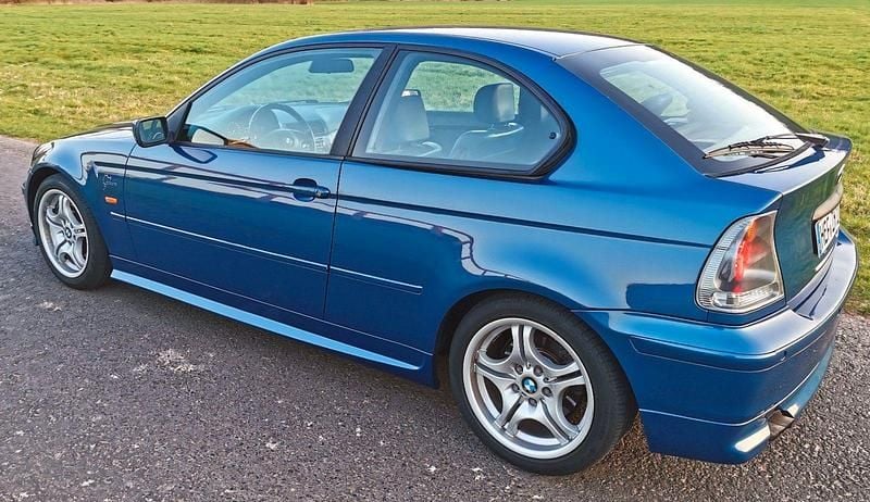 Blau Gebraucht 2001 BMW 325 Limousine | 3.995 € (Superpreis) - Bild 1/4
