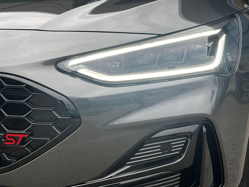 Używany Ford Focus ST 280 KM (205 kW) 2022 Szary Sedan/Limuzyna