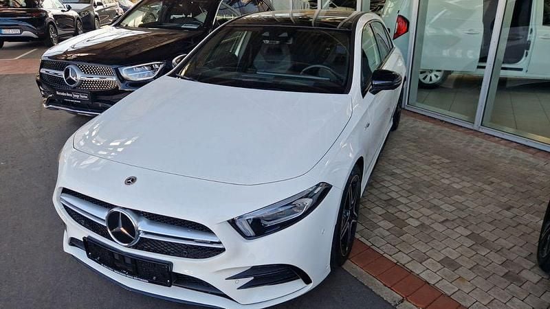 Weiß Gebraucht 2023 Mercedes A35 AMG AMG Limousine | 45.700 € (Fairer Preis) - Bild 1/4