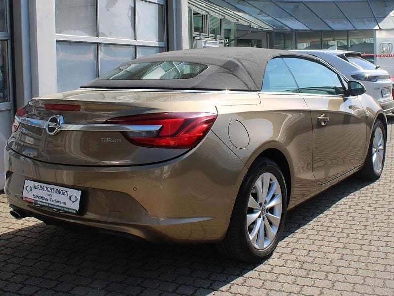 Usado Opel Cascada Innovation 170 HP (125 kW) 2013 Bege Cabrios