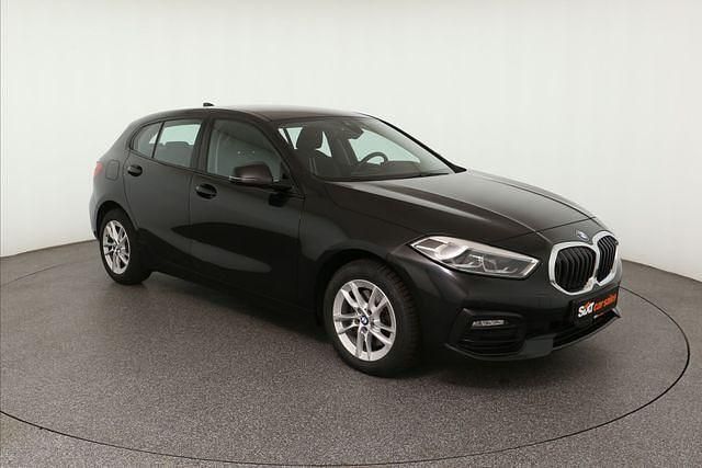 Schwarz Gebraucht 2023 BMW 118 Sport Line Kleinwagen | 23.440 € (Fairer Preis) - Bild 1/4