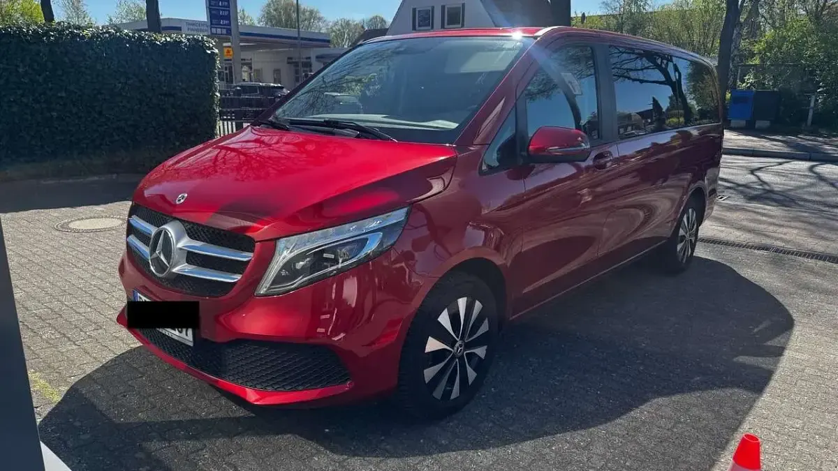 Gebraucht Mercedes V250 190 PS (139 kW) 2022 Lackfarbe hyazinthrot mb 3334 Van / Kleinbus