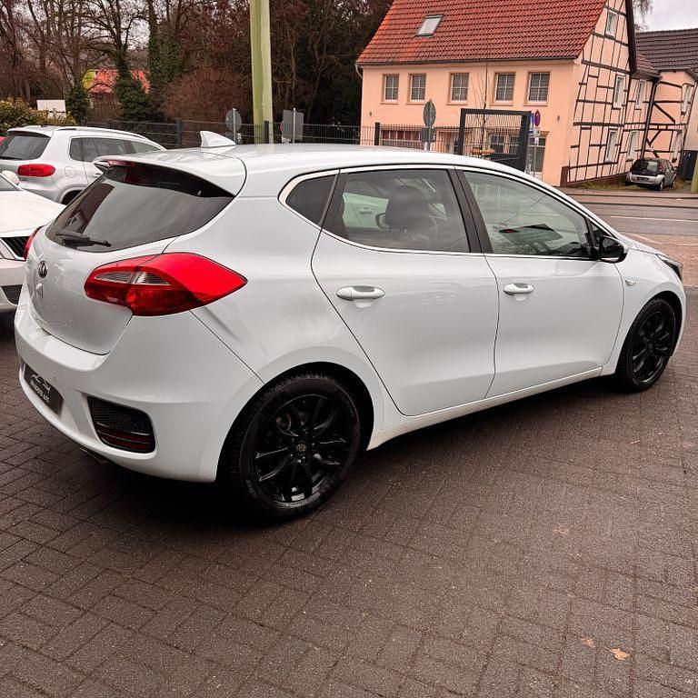 Gebraucht Kia Ceed 99 PS (72 kW) 2018 Weiß Kleinwagen