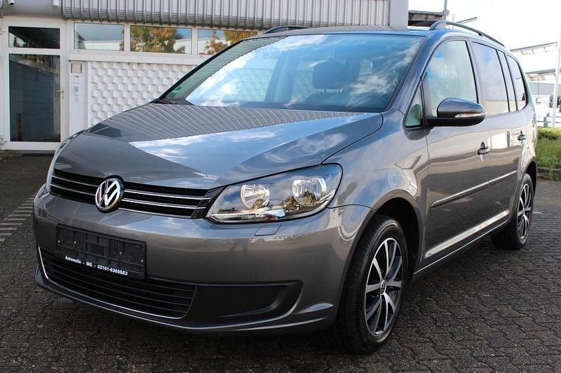 Grau Gebraucht 2015 VW Touran Comfortline Van / Kleinbus | 10.750 € (Fairer Preis) - Bild 1/4