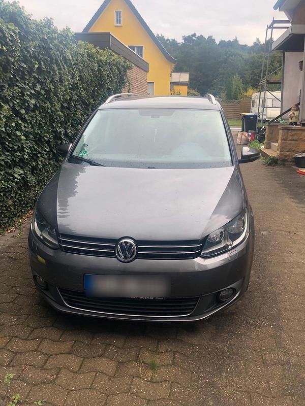 Grau Gebraucht 2013 VW Touran Life Van / Kleinbus | 7.000 € (Guter Preis) - Bild 1/4