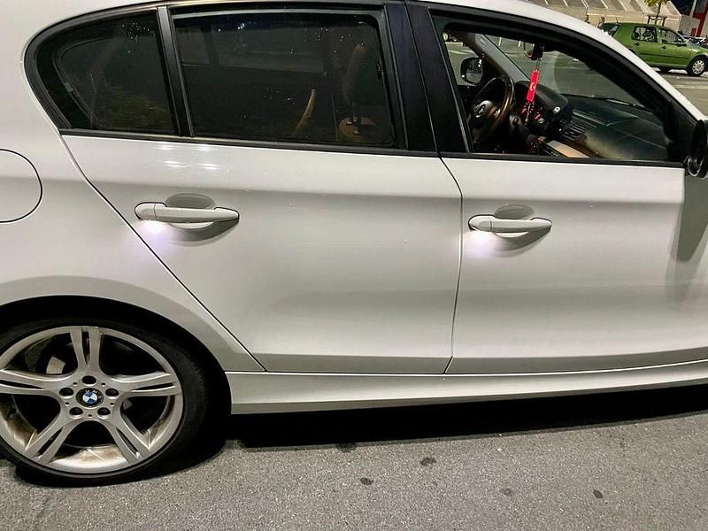 Weiß Gebraucht 2010 BMW 116 Kleinwagen | 4.500 € (Fairer Preis) - Bild 1/4