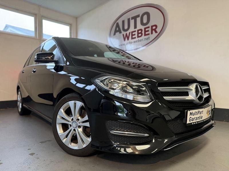 Kosmosschwarz Gebraucht 2015 Mercedes B180 Van / Kleinbus | 13.890 € (Fairer Preis) - Bild 1/4