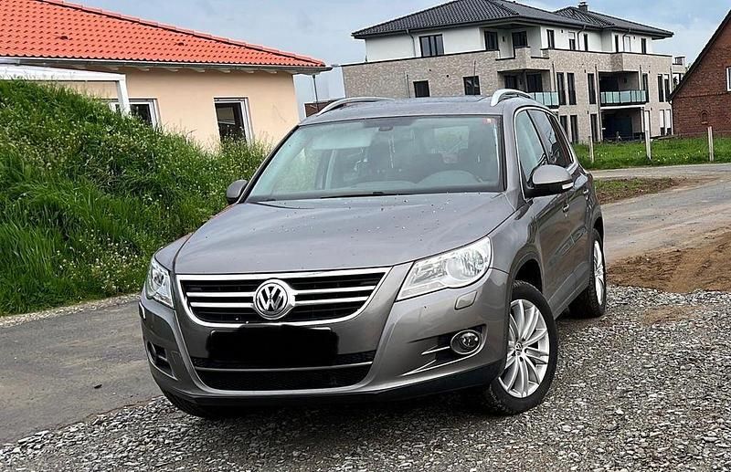 Grau Gebraucht 2009 VW Tiguan Sportline SUV | 8.999 € (Fairer Preis) - Bild 1/4
