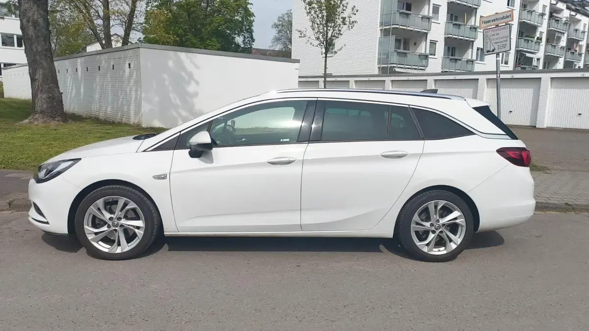 Gebraucht Opel Astra Edition 136 PS (100 kW) 2016 Weiß Kombi