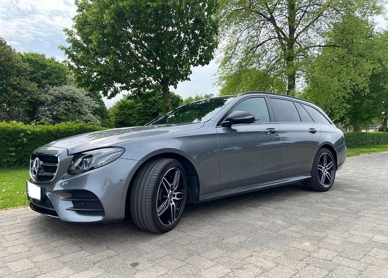 Gebraucht Mercedes E220 AMG 194 PS (142 kW) 2019 Grau Kombi