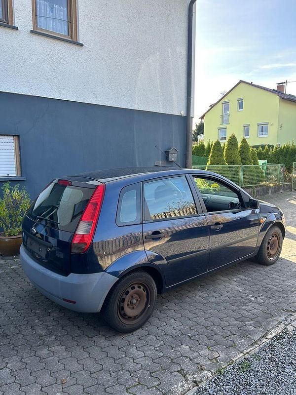 Blau Gebraucht 2004 Ford Fiesta Limousine | 900 € - Bild 1/4