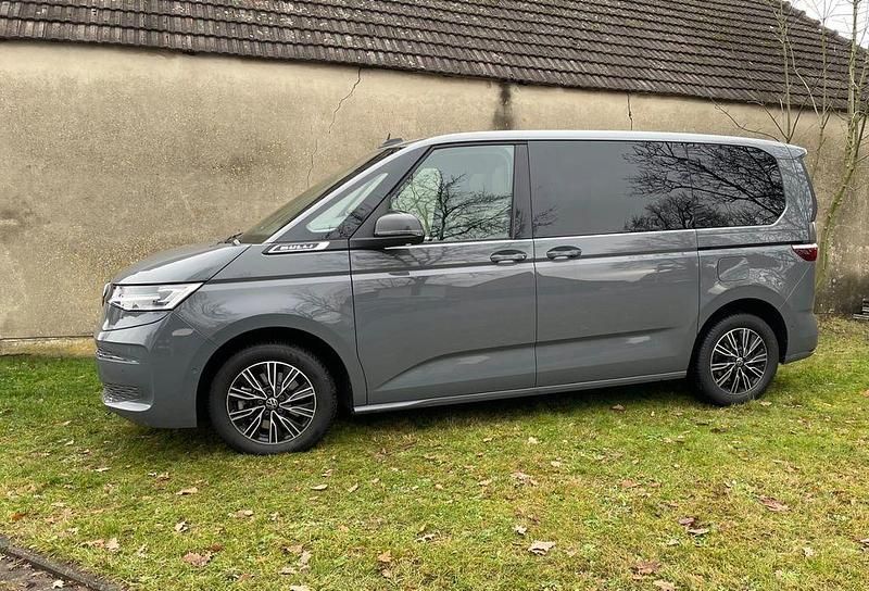 Gebraucht VW Multivan 204 PS (150 kW) 2024 Grau Van