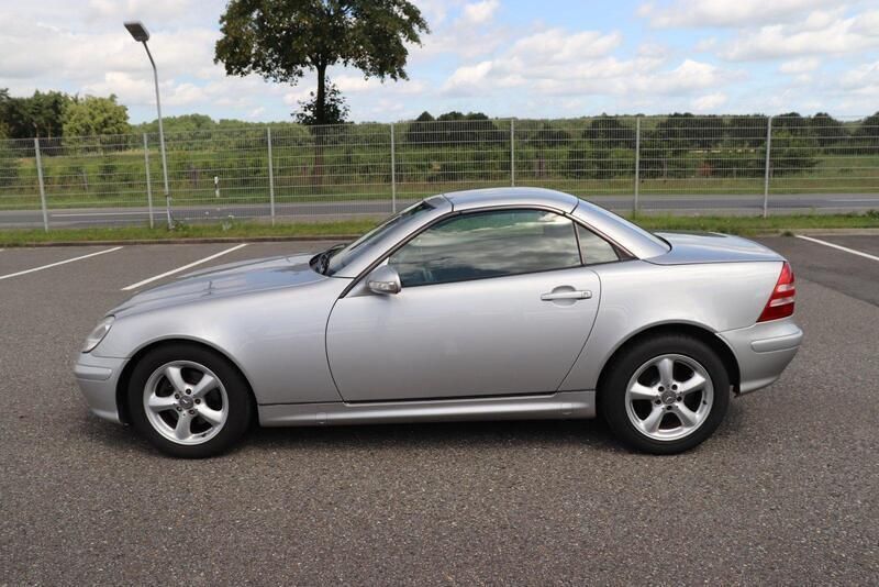 Silber Gebraucht 2003 Mercedes SLK200 Cabrio | 8.888 € - Bild 1/4