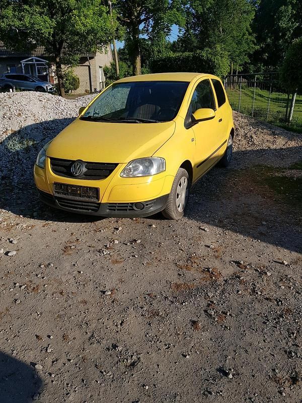 Gelb Gebraucht 2005 VW Fox Kleinwagen | 380 € - Bild 1/4