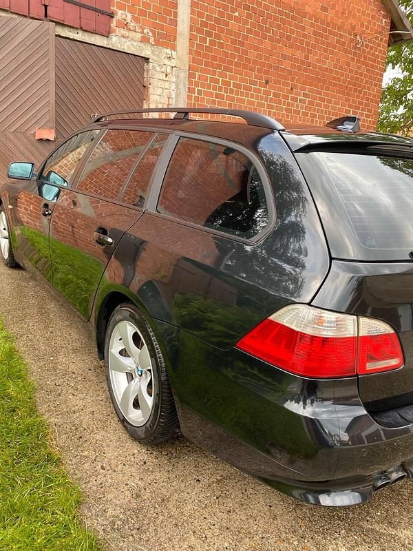 Gebraucht BMW 525 177 PS (130 kW) 2005 Schwarz Kombi