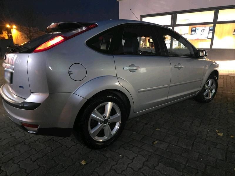 Usata Ford Focus 102 CV (75 kW) 2006 Grigio Berlina