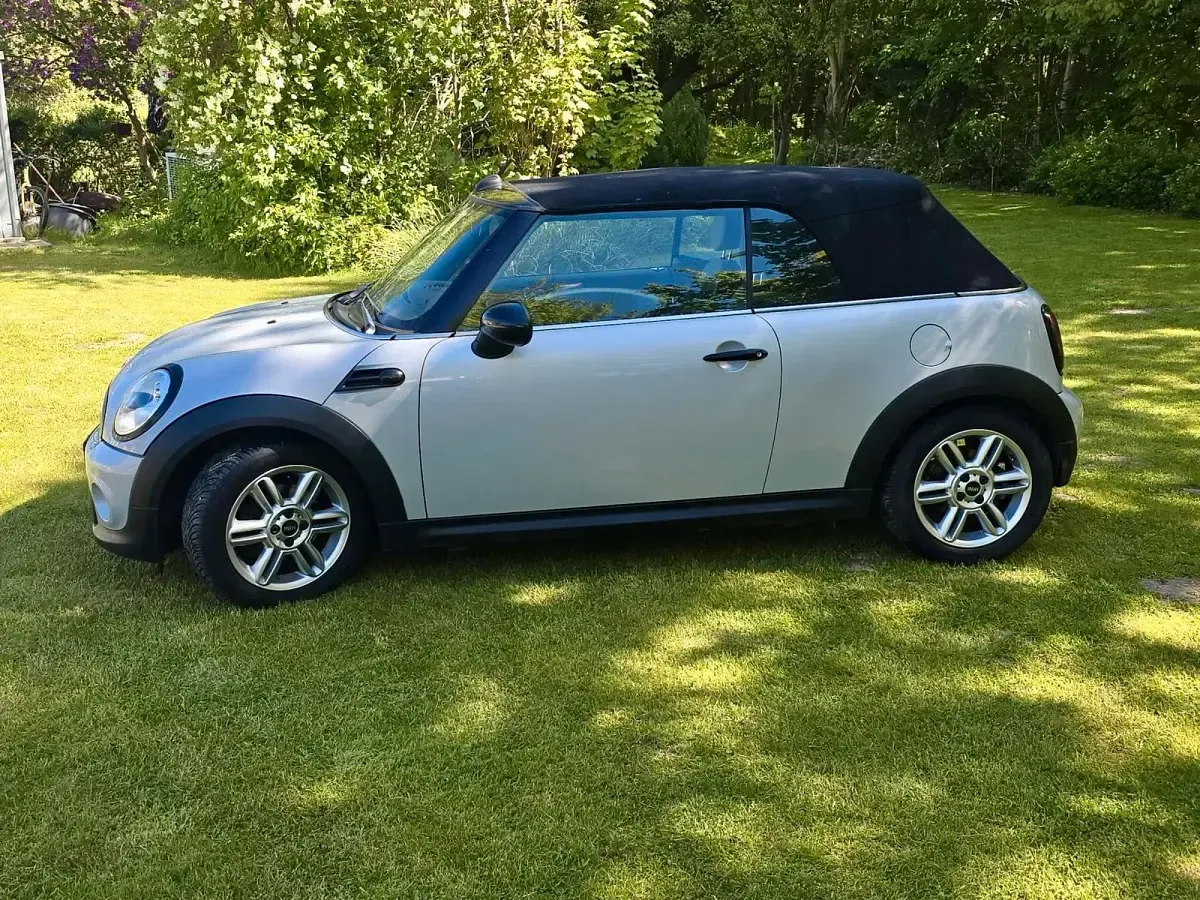 Gebraucht Mini Cooper Cabriolet 122 PS (89 kW) 2011 Silber Cabrio