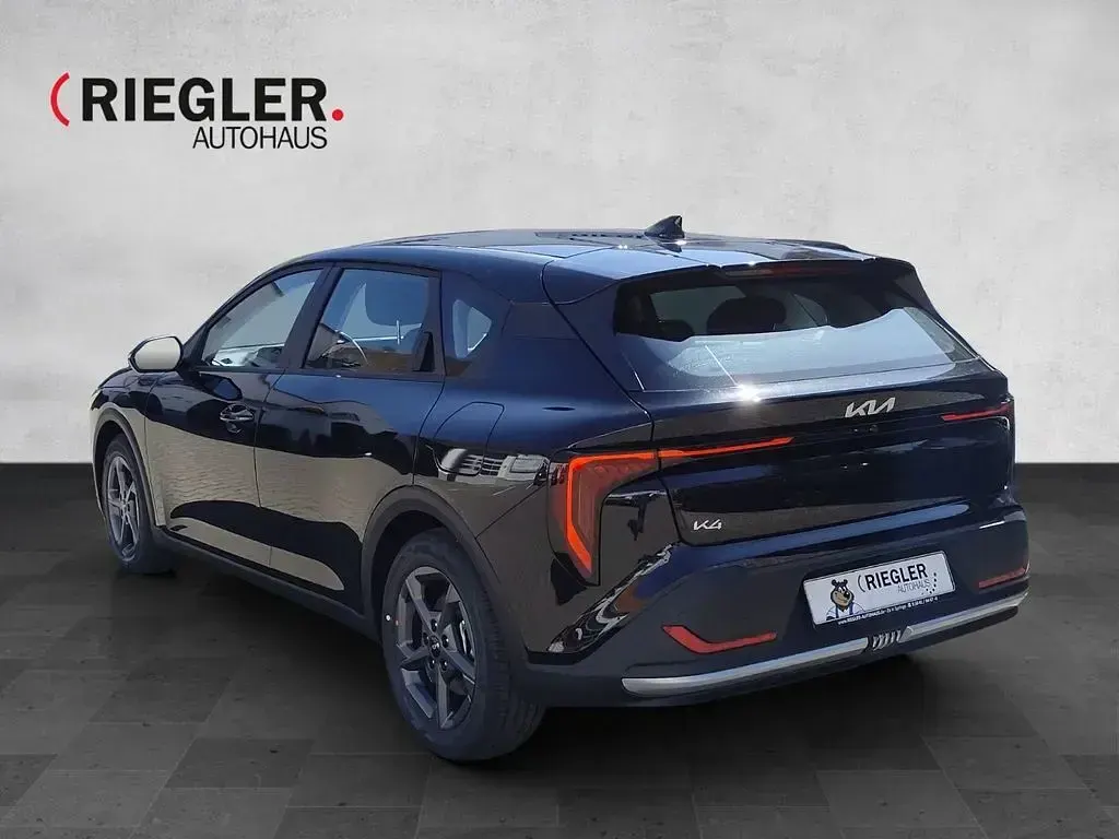 Neu Kia K4 150 PS (110 kW) 2026 Schwarz Limousine