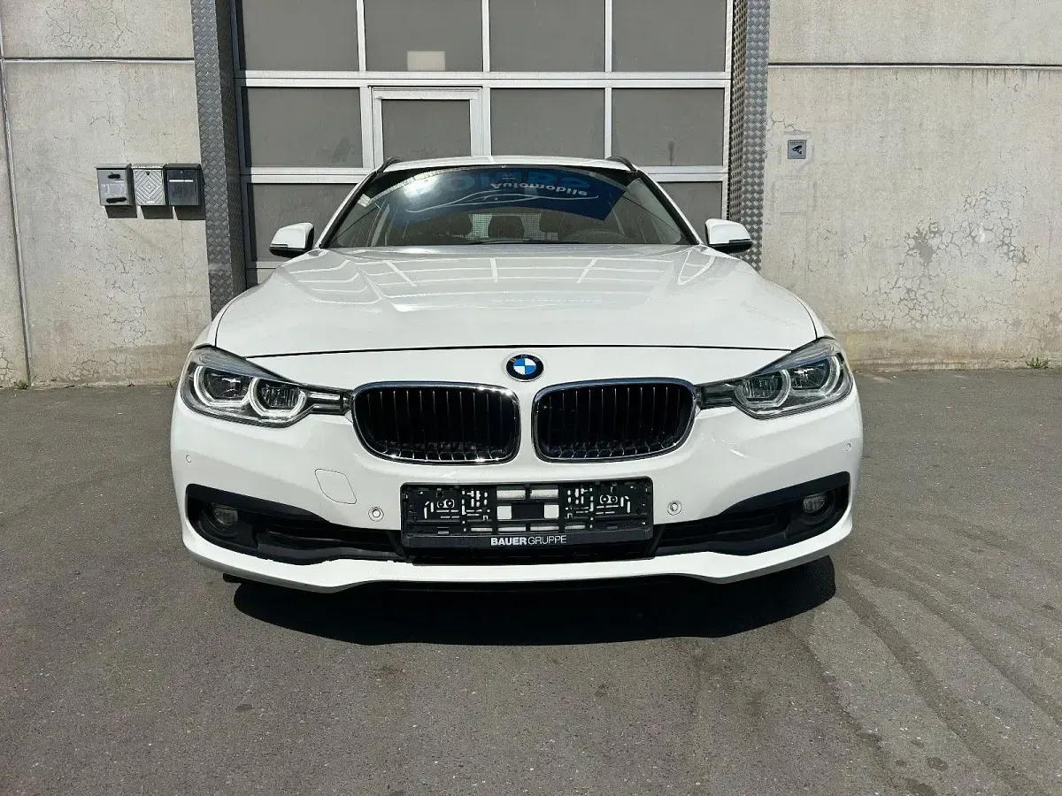 Gebraucht BMW 318 Advantage 150 PS (110 kW) 2018 Weiß Kombi