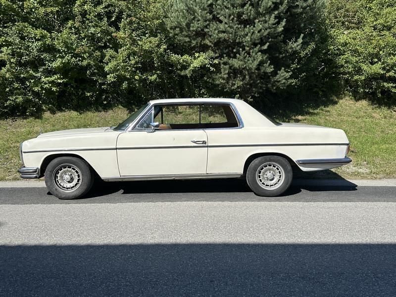 Weiß Gebraucht 1970 Mercedes W114 Coupé | 12.999 € - Bild 1/4