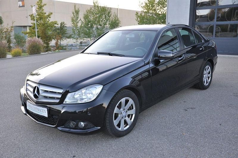 Schwarz Gebraucht 2013 Mercedes C180 Limousine | 7.900 € (Guter Preis) - Bild 1/4