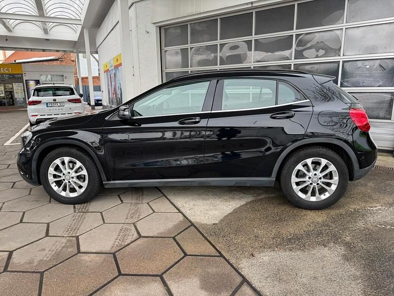 Gebraucht Mercedes GLA200 136 PS (100 kW) 2016 Schwarz SUV