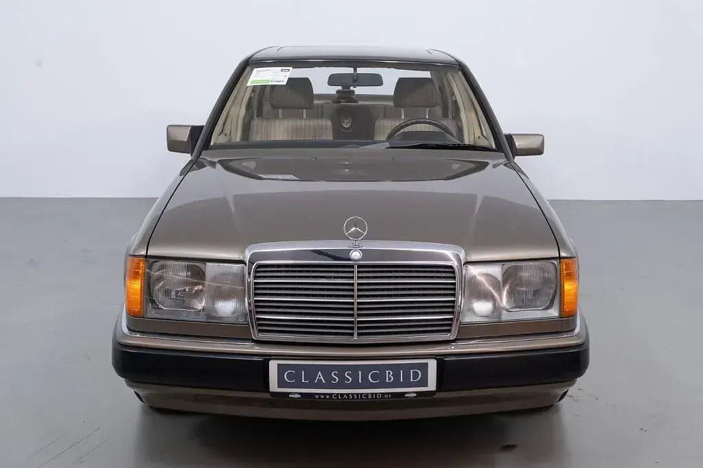 Gebraucht Mercedes E260 160 PS (117 kW) 1990 Beige Limousine