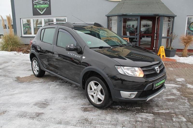Gebraucht Dacia Sandero Stepway 90 PS (66 kW) 2016 Schwarz Limousine