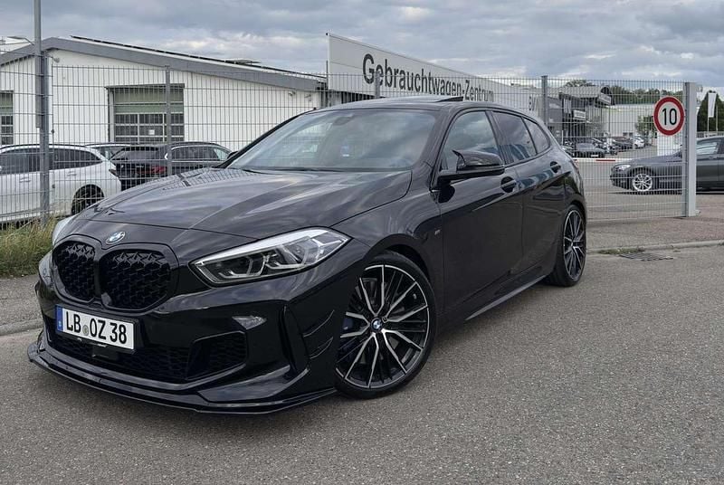 Schwarz Gebraucht 2020 BMW M1 Shadowline Coupé | 37.000 € - Bild 1/4