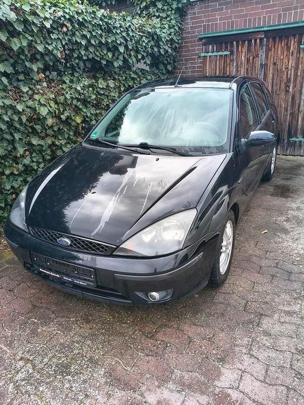 Second-hand Ford Focus 101 CP (74 kW) 2003 Negru Berlinǎ