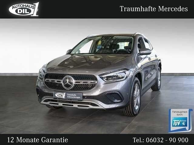 Grau (mountaingrau met.) Gebraucht 2021 Mercedes GLA200 SUV | 28.450 € (Fairer Preis) - Bild 1/4