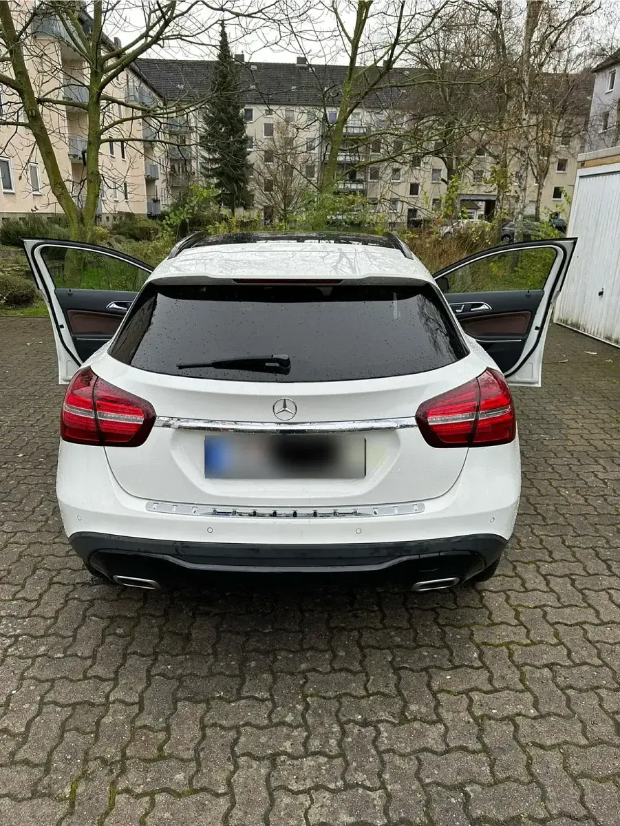 Gebraucht Mercedes GLA220 177 PS (130 kW) 2017 Weiß SUV